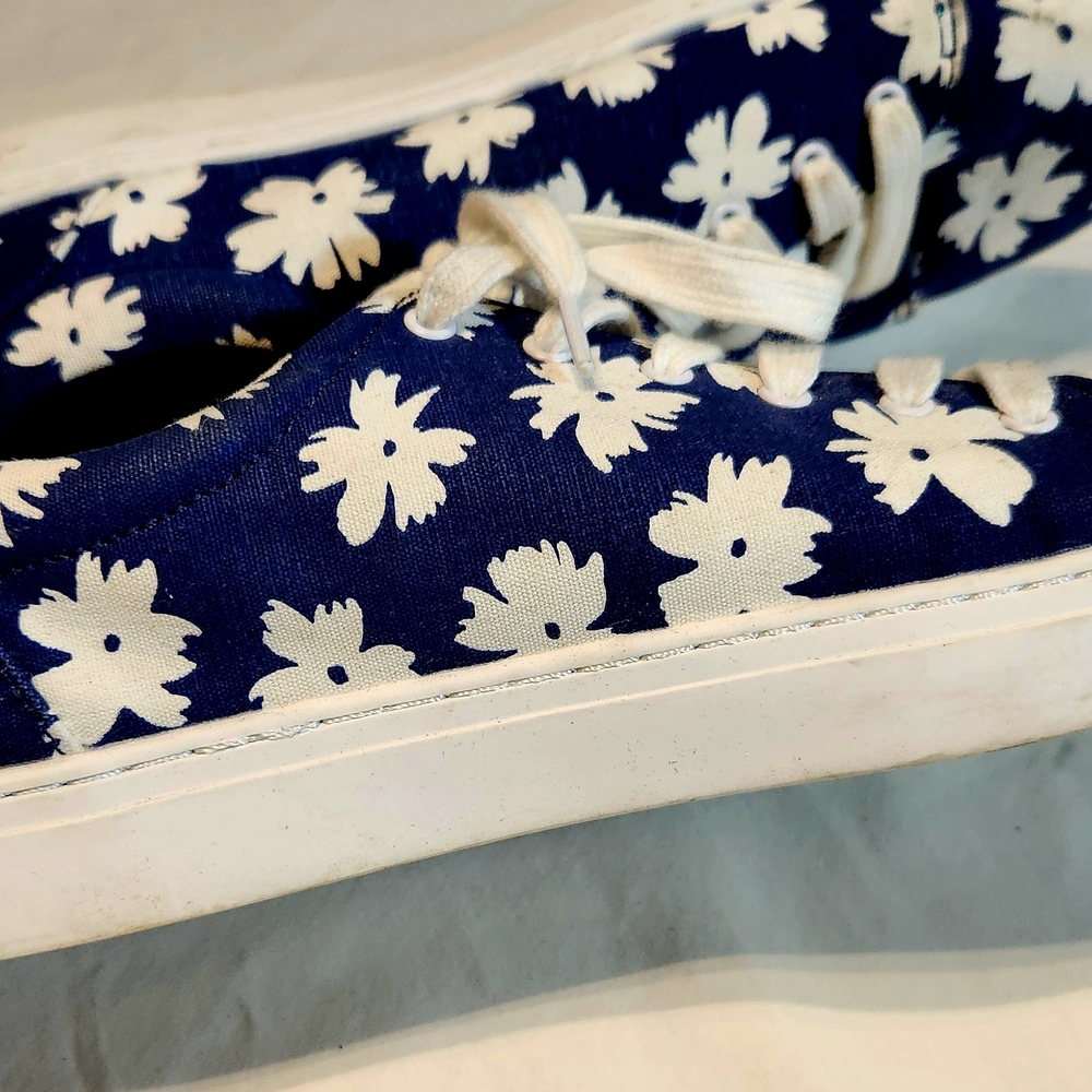 ⭐️J. Crew Navy Sneakers White Floral Design Casual Streetwear Comfort  Size 9.5 - Picture 4 of 5
